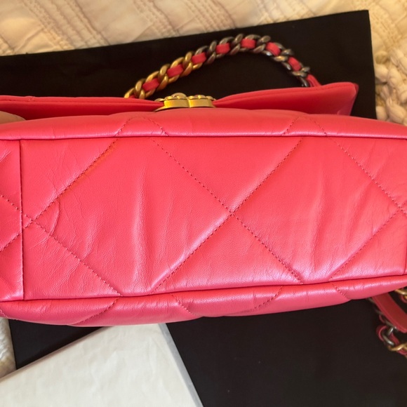 AUTHENTIC CHANEL 19, Large - Dark Rose - Picture 10 of 17